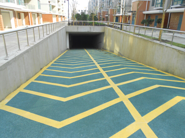 水性無(wú)震動(dòng)防滑車道施工工藝 為什么選擇滄晟水性無(wú)震動(dòng)防滑環(huán)氧地坪漆弄車道？